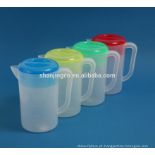 BPA livre plástico colorido jarros de chaleira de água fria com a linha de escala de médio e tampa
